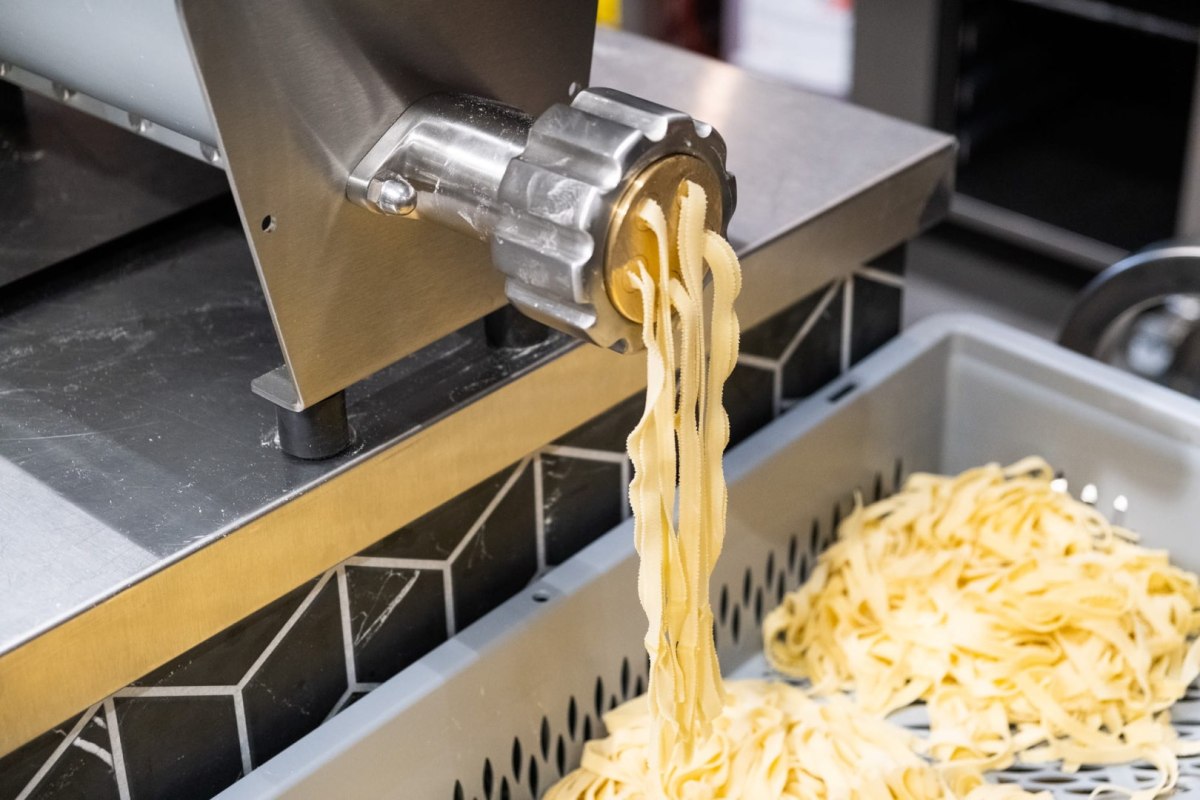 Maszynka CIAO PASTA 5 EC w profesjonalnej kuchni